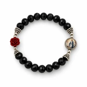 Bracelet semi cristal noir avec une rose et médaille Sainte Rita.